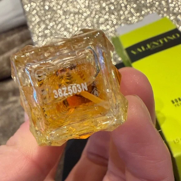 Valentino Donna Born In Roma 15ml - Picture 3 of 4